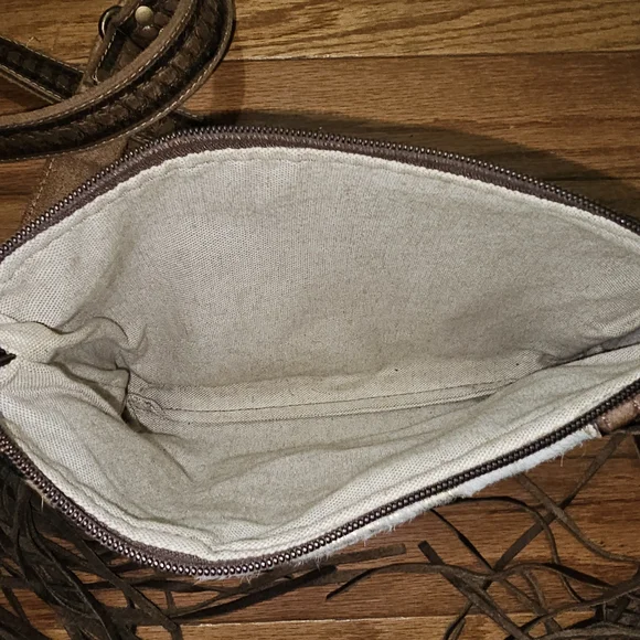 Western Animal Print Crossbody Bag with Fringe - Picture 5 of 8
